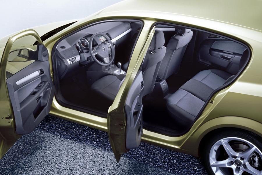  Opel Astra 2005 года  (фото 68 из 141)